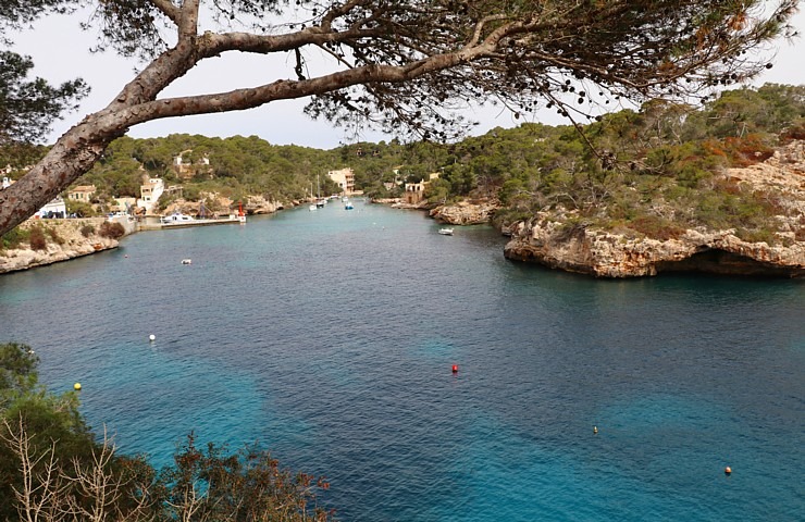 Travelnews.lv iepazīst Maļorkas fjorda Cala Figuera romantisku zvejnieku ciematu. Sadarbībā ar Latvijas tūrisma firmu «Atlantic Travel» 317320