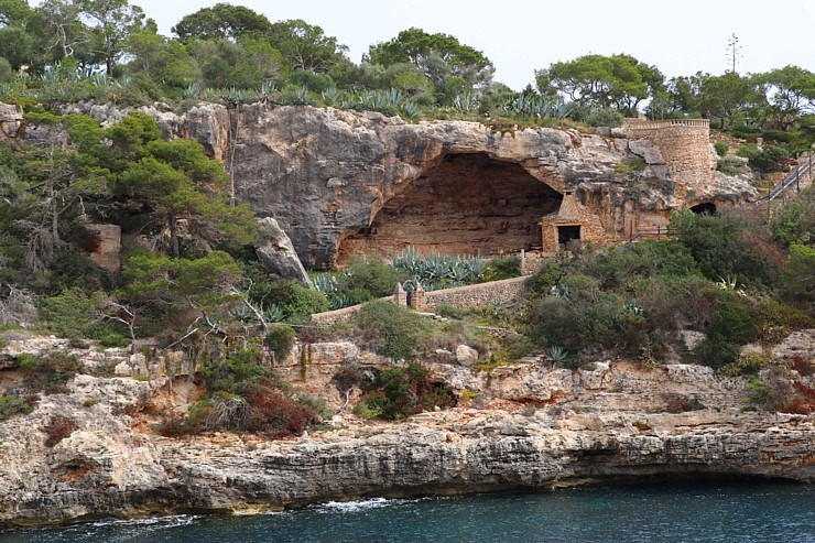 Travelnews.lv iepazīst Maļorkas fjorda Cala Figuera romantisku zvejnieku ciematu. Sadarbībā ar Latvijas tūrisma firmu «Atlantic Travel» 317322