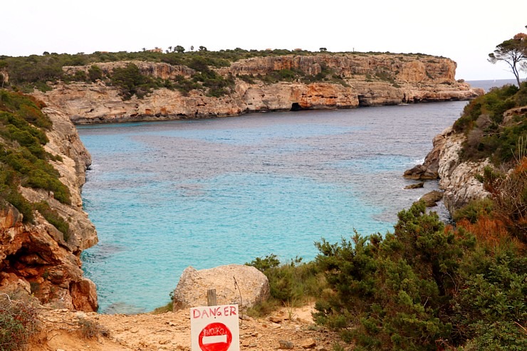 Klinšu ieskautā «Calo des Moro» pludmale salas dienvidos tiek uzskatīta par skaistāko Maļorkā. Sadarbībā ar Latvijas tūrisma firmu Atlantic Travel 317370