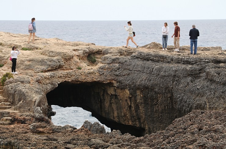 Klinšu ieskautā «Calo des Moro» pludmale salas dienvidos tiek uzskatīta par skaistāko Maļorkā. Sadarbībā ar Latvijas tūrisma firmu Atlantic Travel 317391