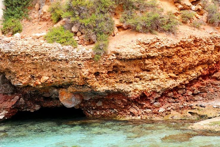 Klinšu ieskautā «Calo des Moro» pludmale salas dienvidos tiek uzskatīta par skaistāko Maļorkā. Sadarbībā ar Latvijas tūrisma firmu Atlantic Travel 317396