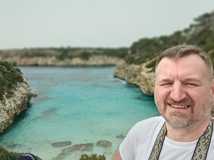 Klinšu ieskautā «Calo des Moro» pludmale salas dienvidos tiek uzskatīta par skaistāko Maļorkā. Sadarbībā ar Latvijas tūrisma firmu Atlantic Travel 317362