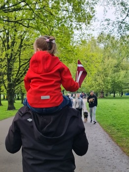 Rīgā Latvijas patrioti iziet masveidīgā gājienā «Par atbrīvošanos no padomju mantojuma» 14