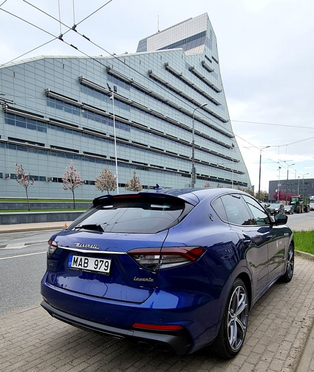 Travelnews.lv apceļo Latviju ar luksus klases apvidus vāģi «Maserati Levante SQ4» 317819