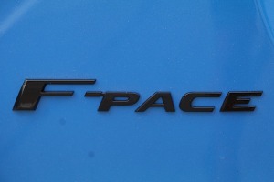 Travelnews.lv ar jaudīgiem vāģiem «Jaguar F-Pace SVR» un «Jaguar F-Type» dodas Biķernieku trasē 15