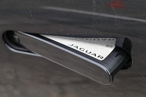 Travelnews.lv ar jaudīgiem vāģiem «Jaguar F-Pace SVR» un «Jaguar F-Type» dodas Biķernieku trasē 28