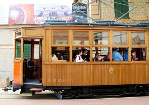 Travelnews.lv Maļorkas pilsētā Soļera izbrauc ar 1912.gada koka vilcienu. Sadarbībā ar Latvijas tūrisma firmu «Atlantic Travel» 9