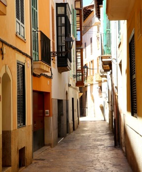 Travelnews.lv iepazīst Maļorkas galvaspilsētas Palmas ielu dzīvi un kultūras objektus. Sadarbībā ar Latvijas tūrisma firmu «Atlantic Travel» 39