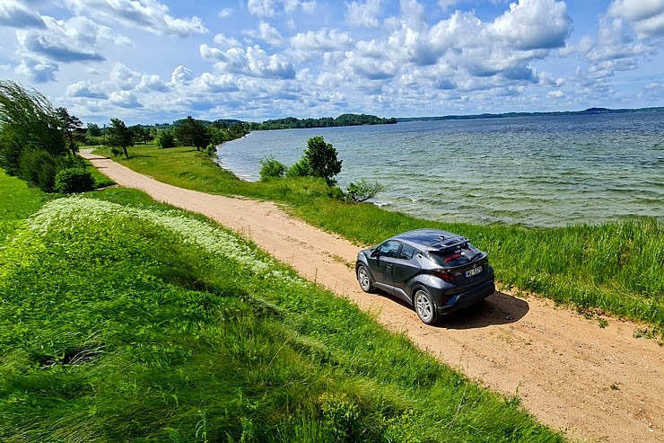 Travelnews.lv ar auto nomas «Avis Latvia» spēkratu apceļo Rāznas ezeru un Ludzu 319224