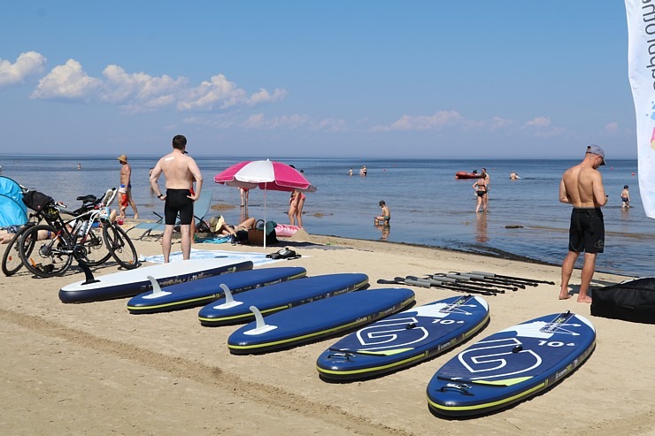 Travelnews.lv novēro, ka saulainās Jūrmalas pludmales sāk pievilināt tūristus un atpūtniekus 319384