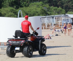 Travelnews.lv novēro, ka saulainās Jūrmalas pludmales sāk pievilināt tūristus un atpūtniekus 20