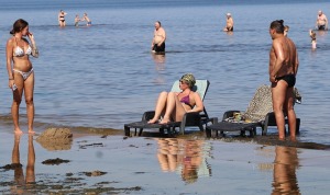 Travelnews.lv novēro, ka saulainās Jūrmalas pludmales sāk pievilināt tūristus un atpūtniekus 21
