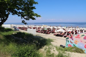 Travelnews.lv novēro, ka saulainās Jūrmalas pludmales sāk pievilināt tūristus un atpūtniekus 4