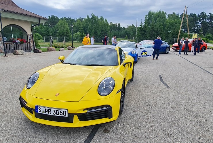 Travelnews.lv izbrauc lielceļu tūri «Porsche World Road Show Latvia 2022» ar jaudīgiem spēkratiem 319807