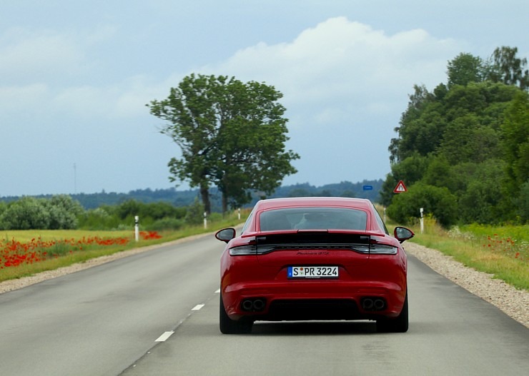 Travelnews.lv izbrauc lielceļu tūri «Porsche World Road Show Latvia 2022» ar jaudīgiem spēkratiem 319837