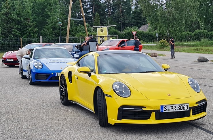 Travelnews.lv izbrauc lielceļu tūri «Porsche World Road Show Latvia 2022» ar jaudīgiem spēkratiem 319803