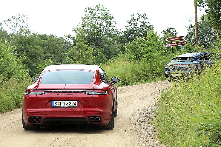 Lielceļu tūres «Porsche World Road Show Latvia 2022» dalībnieki iepazīst Kurzemi un spēkratus 319932