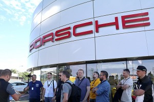 Lielceļu tūres «Porsche World Road Show Latvia 2022» dalībnieki iepazīst Kurzemi un spēkratus 2