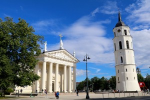 Travelnews.lv ar auto nomas «Europcar Latvia» spēkratu apceļo Lietuvas galvaspilsētu Viļņu 1