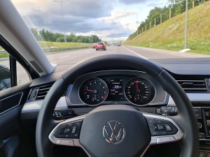 Travelnews.lv ar auto nomas «Europcar Latvia» spēkratu apceļo Viļņu 45