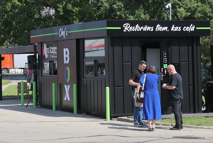 «Neste» degvielas uzpildes stacijā atklāj Latvijas šefpavāru līdznemšanas restorānu «Chefs BOX» 320578