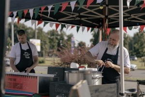 Ar koncertiem, ēdieniem un amatanieku darinājumiem «ATTA KRASTA FESTIVĀLS» priecē rīdziniekus. Foto: ATTA CENTRE 13