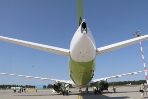 Travelnews.lv drīkst klātienē izložņāt jauno «airBaltic» lidmašīnu «Airbus A220-300» lidostā «Rīga» 10