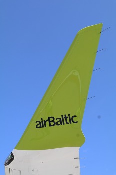 Travelnews.lv drīkst klātienē izložņāt jauno «airBaltic» lidmašīnu «Airbus A220-300» lidostā «Rīga» 20