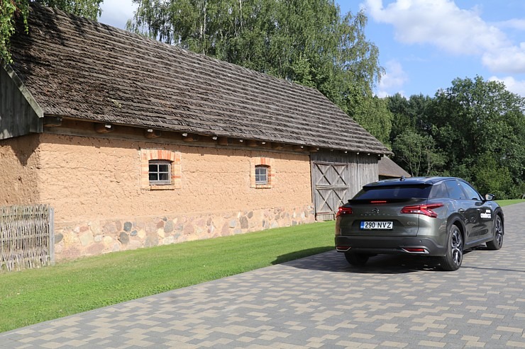 Travelnews.lv ar jauno «Citroën C5 X» apmeklē atpūtas kompleksu «Miķelis» Bauskas novadā. Sadarbībā ar Autohalle.com 320868