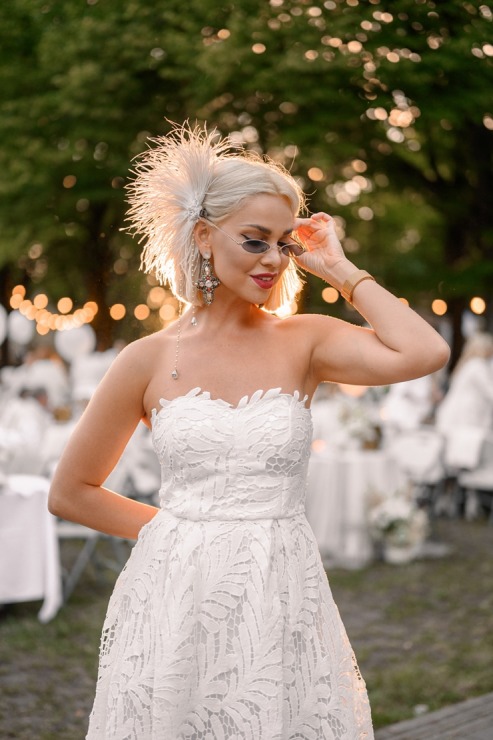 Jau astoto gadu daudzi simti ļaužu svin iedvesmojošās pop-up piknika vakariņas «Lelegante Pop–Up Picnic». Foto: Artūrs Martinovs 321118