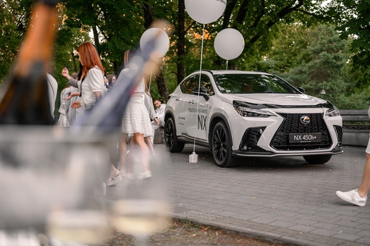 Jau astoto gadu daudzi simti ļaužu svin iedvesmojošās pop-up piknika vakariņas «Lelegante Pop–Up Picnic». Foto: Artūrs Martinovs 321121