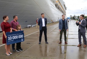 Rīgas Brīvostas pārvalde sagaida 10 miljonu pasažieri, ko atved kruīzu kuģis «Costa Fascinosa» 4