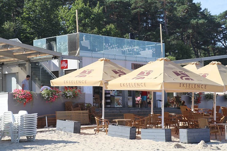Travelnews.lv apmeklē Jūrmalas pludmalē ēdināšanas un izklaides vietas 321997