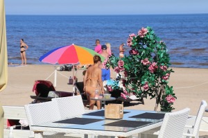 Travelnews.lv apmeklē Jūrmalas pludmalē ēdināšanas un izklaides vietas 12