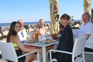 Travelnews.lv apmeklē Jūrmalas pludmalē ēdināšanas un izklaides vietas 13