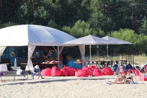 Travelnews.lv apmeklē Jūrmalas pludmalē ēdināšanas un izklaides vietas 17
