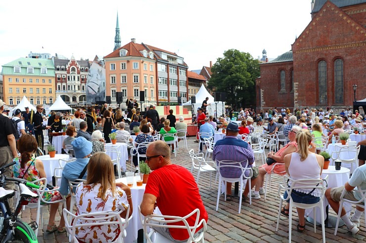 Rīgas restorāni Doma laukumā piedāvā galvaspilsētas svētkos delikateses un jaunas garšas 322280