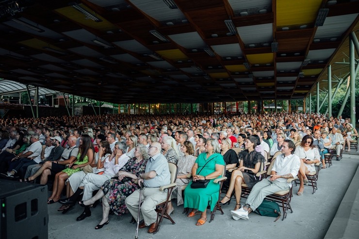 Inese Galante: trešā diena - «Viva Mīlestība!» un nūdžeza leģenda «Club Des Belugas» 322538