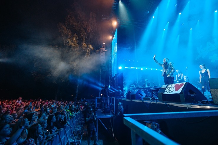 Ar krāšņiem koncertiem un lāzeru šovu Jūrmalā tiek svinēti vērienīgi Kauguru svētki. Foto: Jurmala..lv 322704