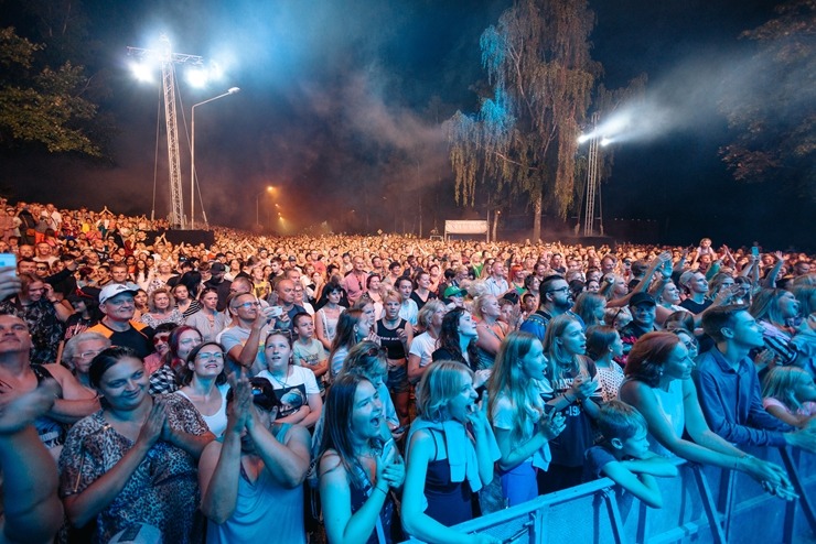 Ar krāšņiem koncertiem un lāzeru šovu Jūrmalā tiek svinēti vērienīgi Kauguru svētki. Foto: Jurmala..lv 322708