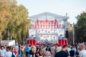 Ar krāšņiem koncertiem un lāzeru šovu Jūrmalā tiek svinēti vērienīgi Kauguru svētki. Foto: Jurmala..lv 1