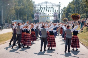 Ar krāšņiem koncertiem un lāzeru šovu Jūrmalā tiek svinēti vērienīgi Kauguru svētki. Foto: Jurmala..lv 2