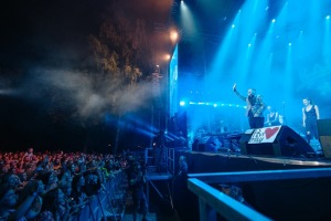 Ar krāšņiem koncertiem un lāzeru šovu Jūrmalā tiek svinēti vērienīgi Kauguru svētki. Foto: Jurmala..lv 24