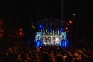 Ar krāšņiem koncertiem un lāzeru šovu Jūrmalā tiek svinēti vērienīgi Kauguru svētki. Foto: Jurmala..lv 26