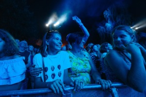 Ar krāšņiem koncertiem un lāzeru šovu Jūrmalā tiek svinēti vērienīgi Kauguru svētki. Foto: Jurmala..lv 27