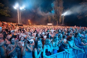 Ar krāšņiem koncertiem un lāzeru šovu Jūrmalā tiek svinēti vērienīgi Kauguru svētki. Foto: Jurmala..lv 28