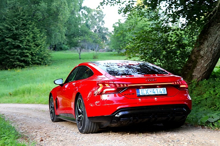Travelnews.lv ar jaudīgo un elektrisko «Audi e-tron GT» apceļo Latviju 322768