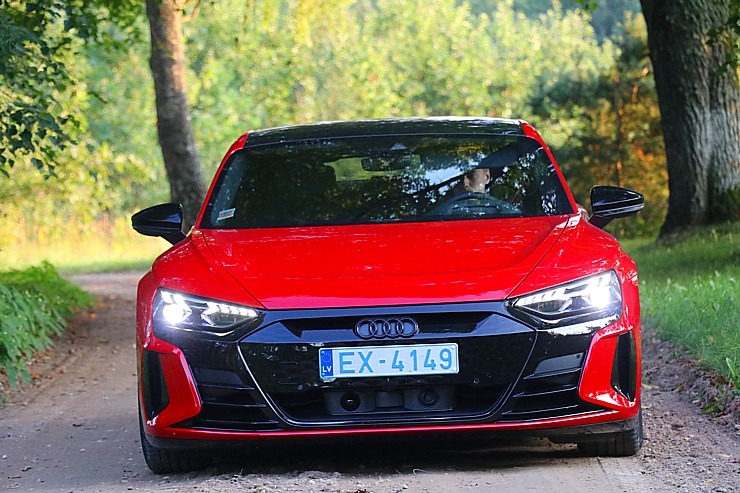 Travelnews.lv ar jaudīgo un elektrisko «Audi e-tron GT» apceļo Latviju 322769