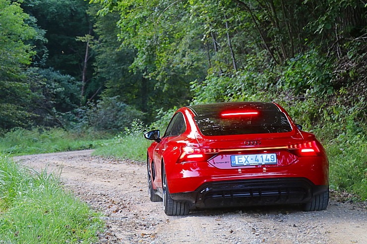 Travelnews.lv ar jaudīgo un elektrisko «Audi e-tron GT» apceļo Latviju 322770