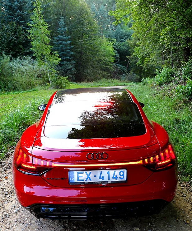 Travelnews.lv ar jaudīgo un elektrisko «Audi e-tron GT» apceļo Latviju 322772